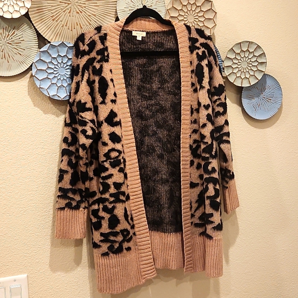 PERFECT CONDITION beige /black Leopard cardigan w/o buttons SMALL